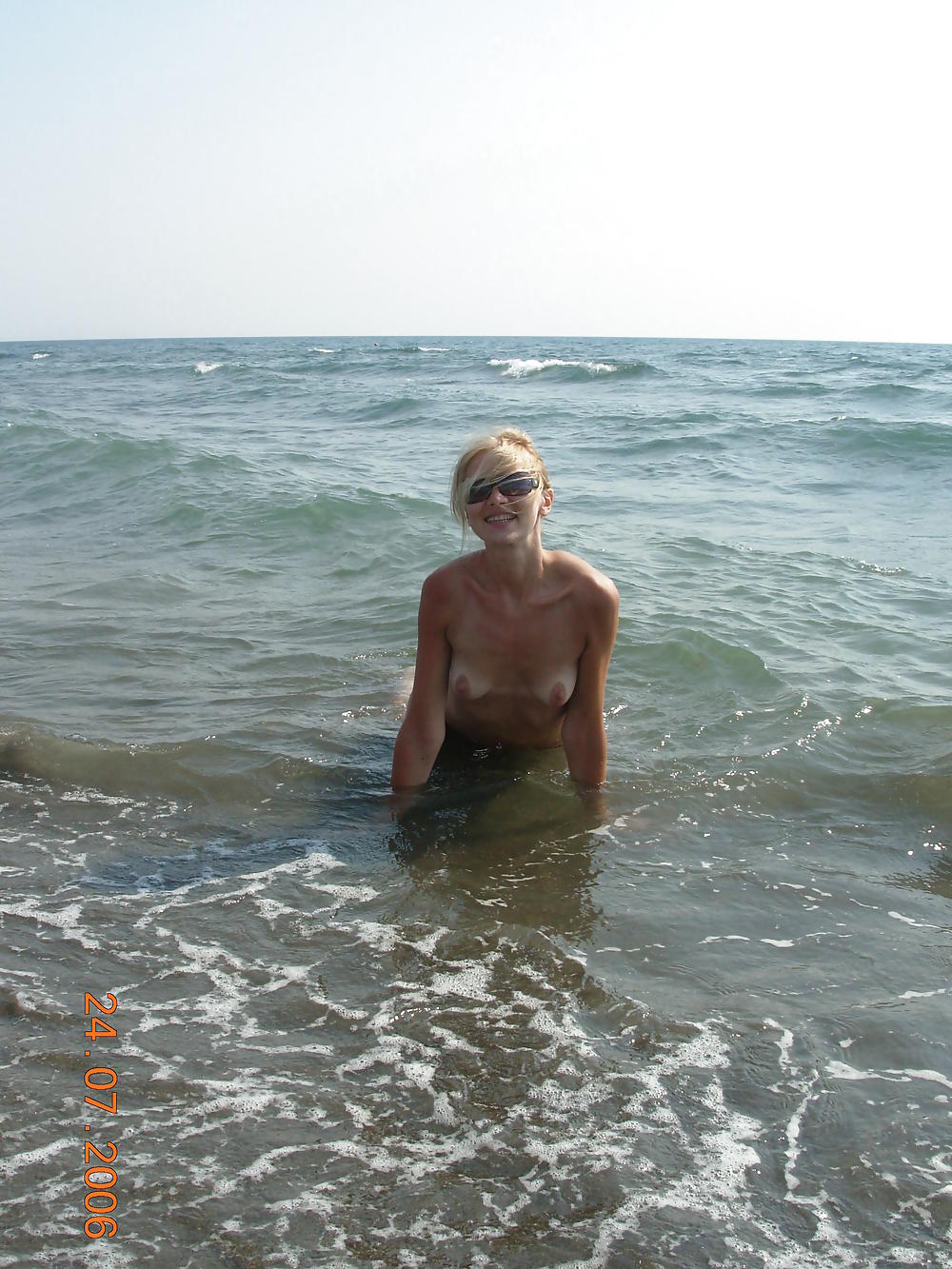 Jóvenes de la playa nudista
 #400478