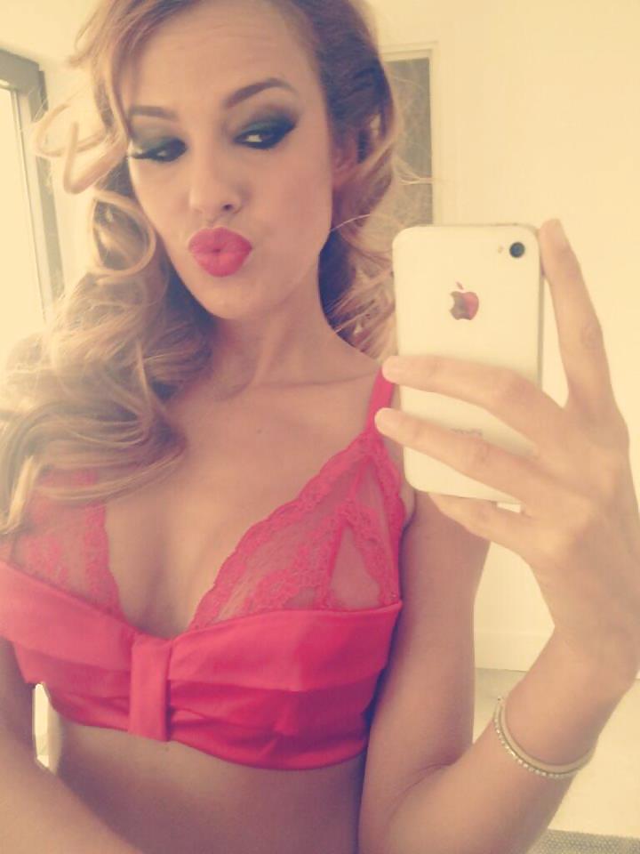 Sexy mais pas nue ... 4
 #21424982