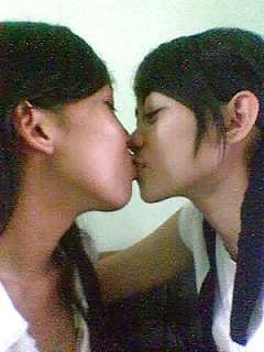 La bellezza delle lesbiche amatoriali che si baciano
 #15144195