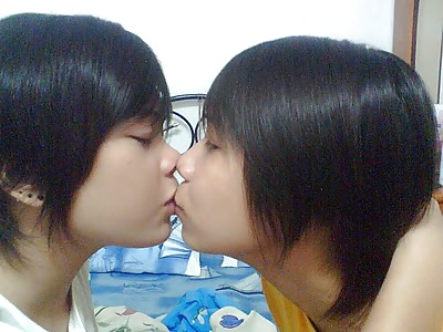La bellezza delle lesbiche amatoriali che si baciano
 #15144222