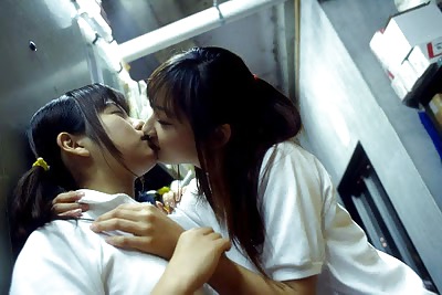 La bellezza delle lesbiche amatoriali che si baciano
 #15144226