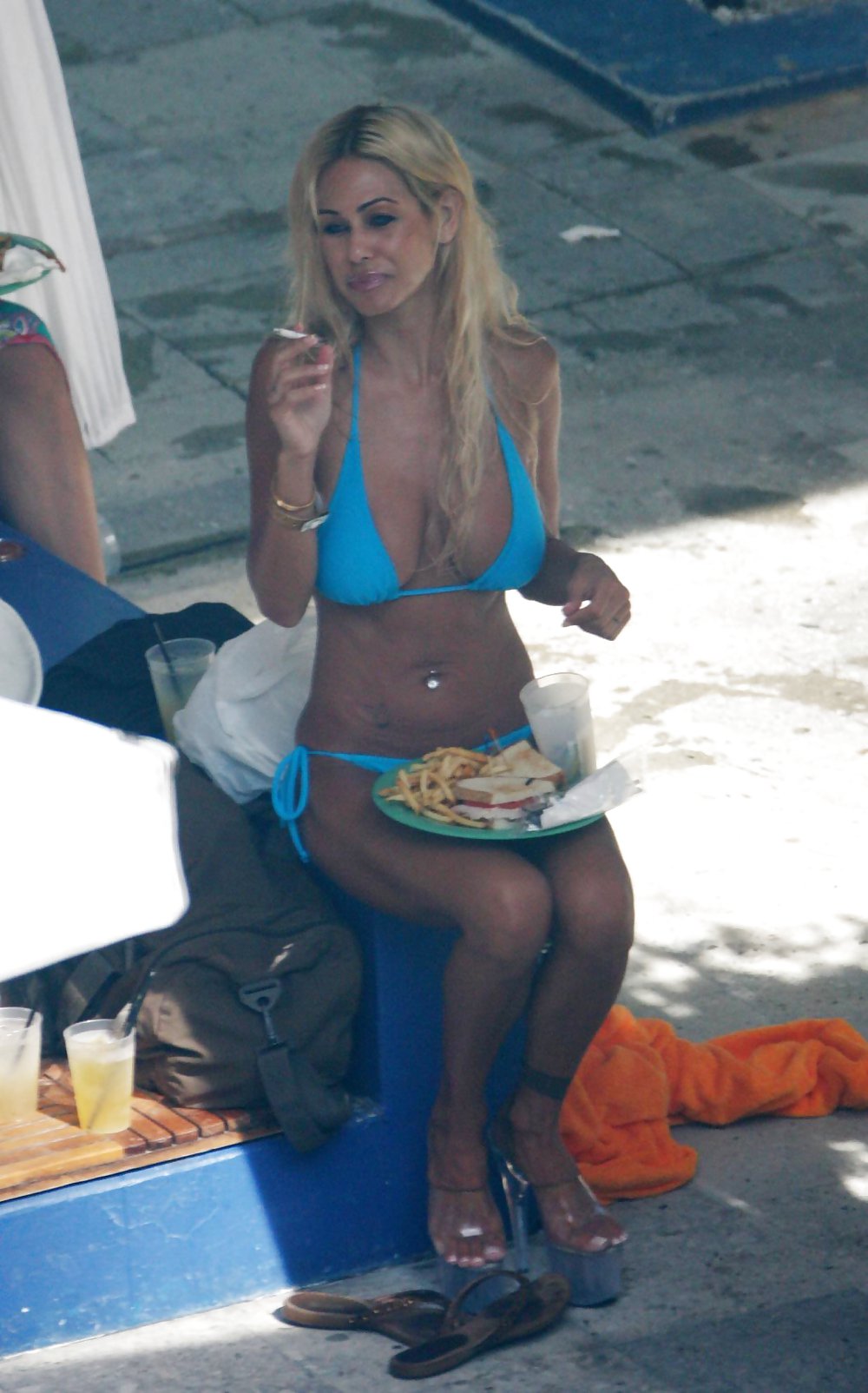 Shauna Sand In Winzigen Bikini Am Pool In Miami #3660405