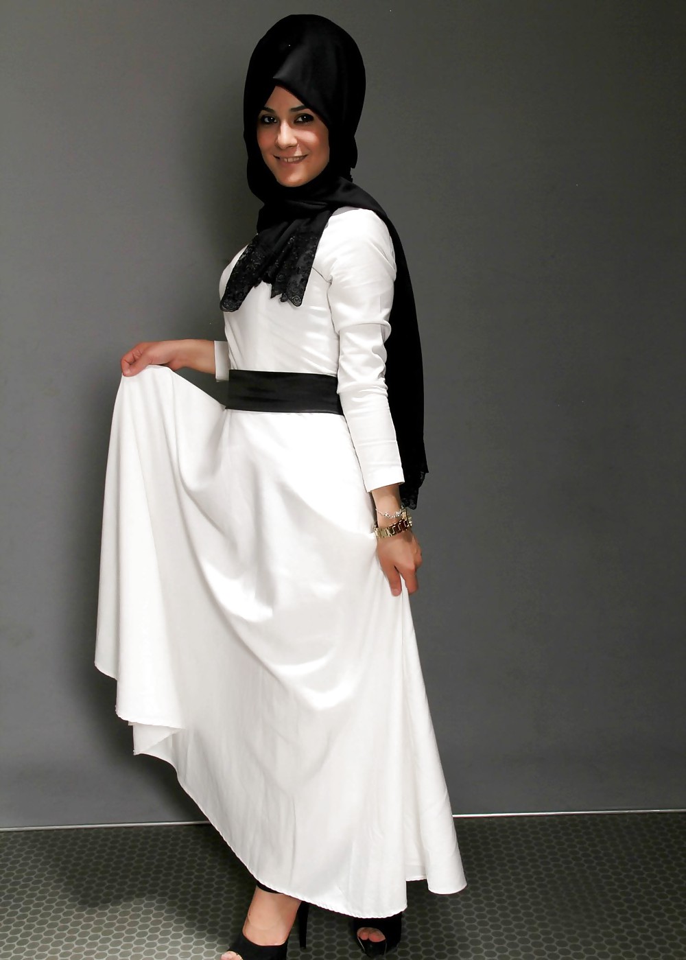 Horny Hijabs Arab Et Niqabs Sluts #22022771