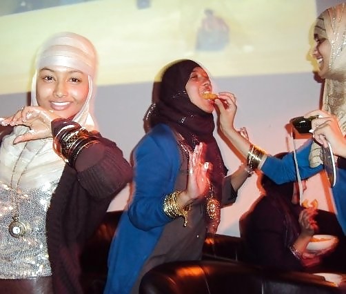 ムラムラするアラブのヒジャブとニカブの女たち 
 #22022790