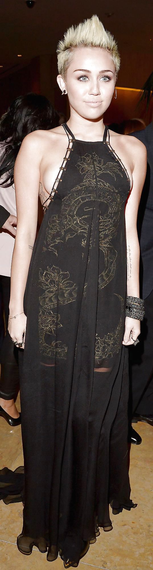 クライブ・デイビス・グラミー・パーティ2013でのセクシーなドレスのマイリー・サイラス
 #18571989