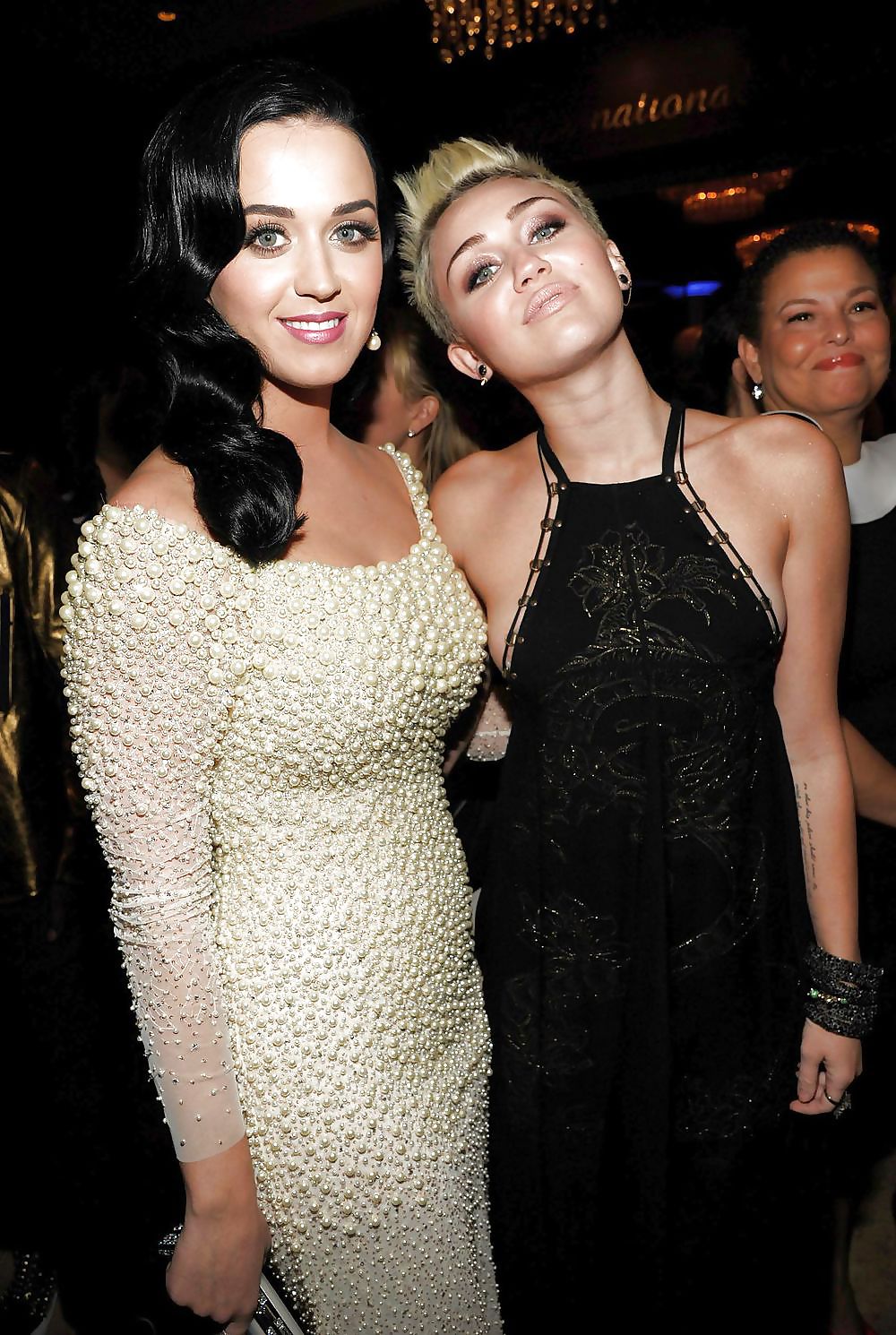 クライブ・デイビス・グラミー・パーティ2013でのセクシーなドレスのマイリー・サイラス
 #18571998