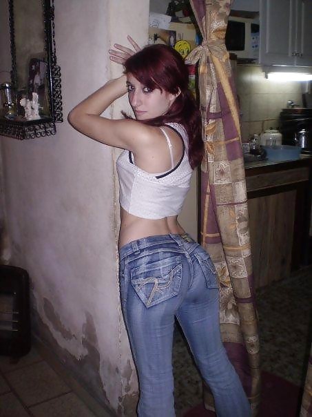 Bellezze in pantaloncini corti e jeans stretti - no porno
 #6844569