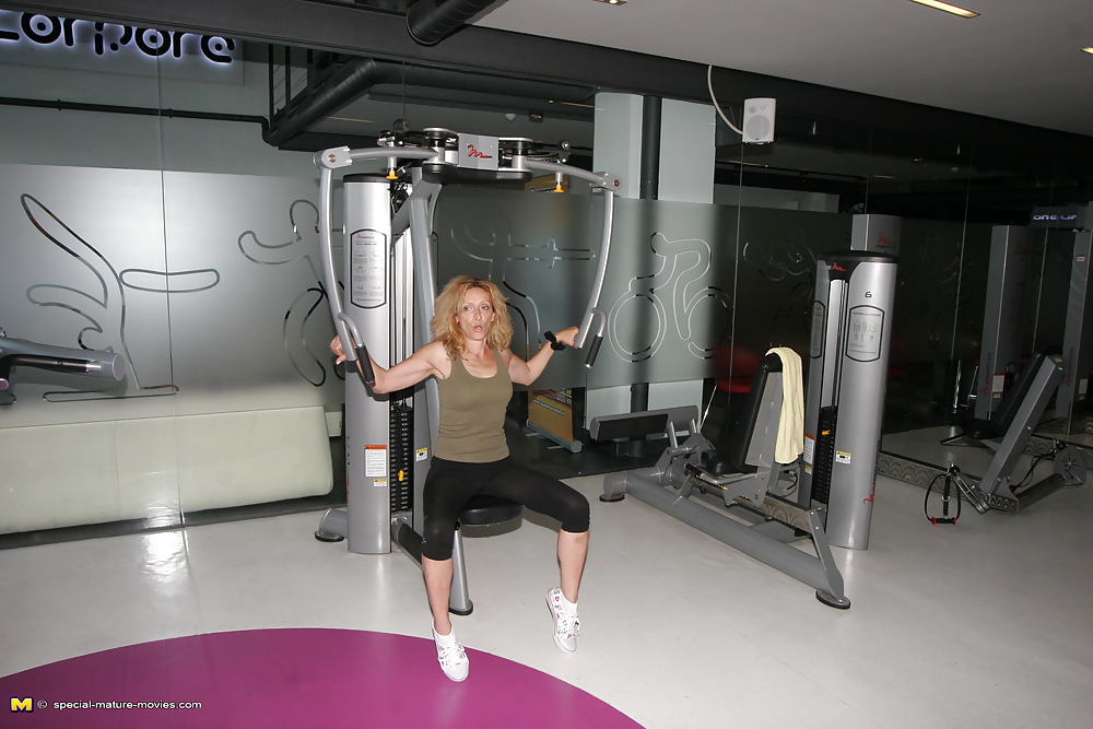 Nackt Reife Mütter Tun Nackt Übungen Im Fitness-Studio Teil 1 #19978493