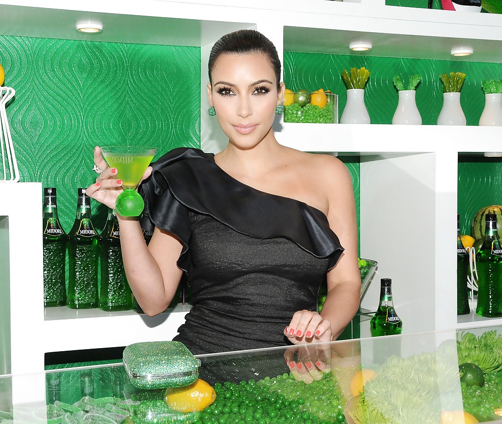 Kim Kardashian Midori Liqueur De Melon Tronc Spectacle #3767222
