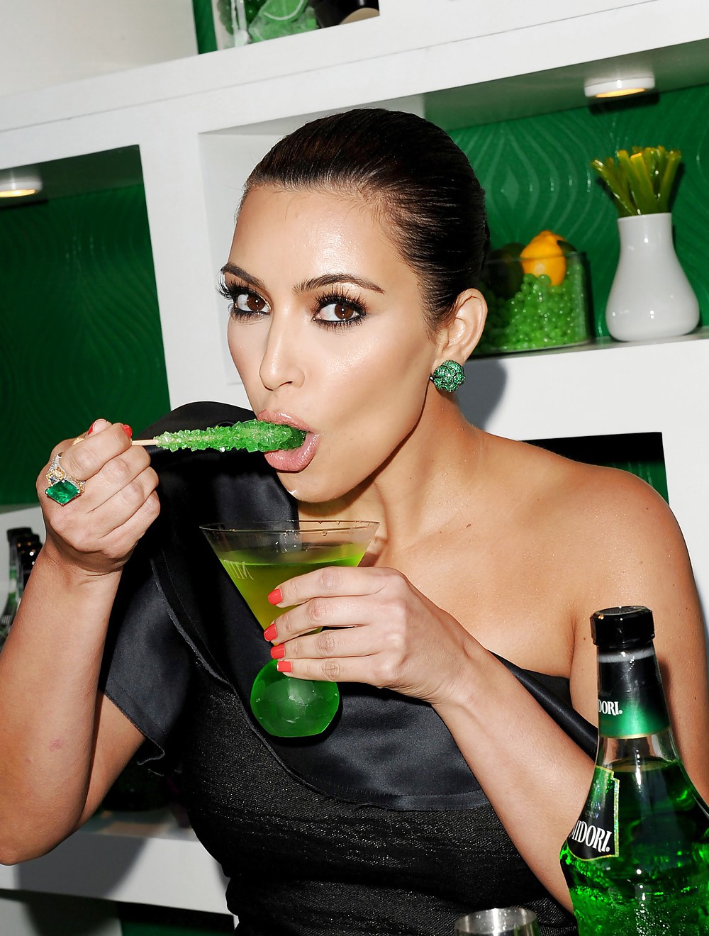 Kim Kardashian Midori Liqueur De Melon Tronc Spectacle #3767296