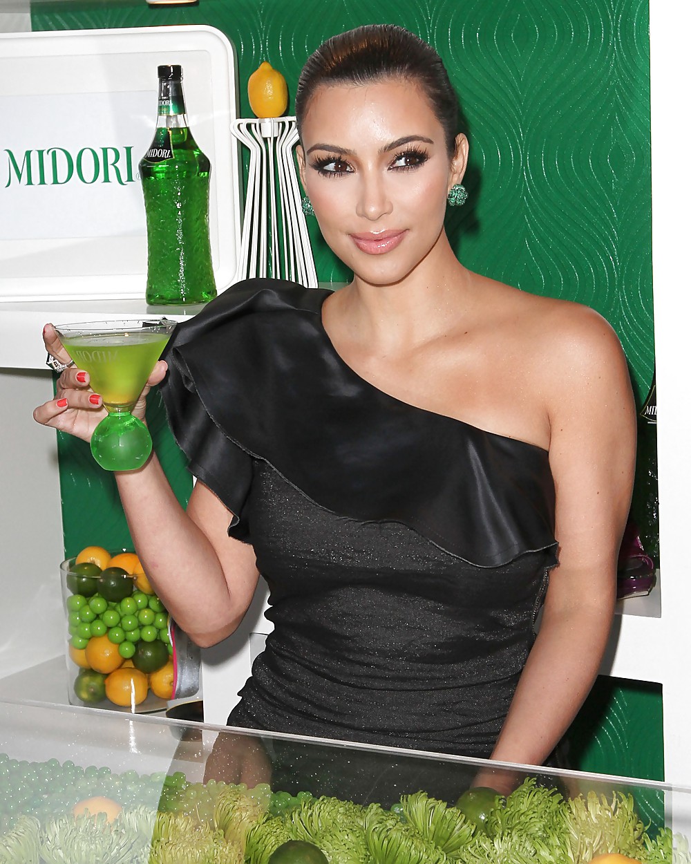 Kim Kardashian Midori Liqueur De Melon Tronc Spectacle #3767417