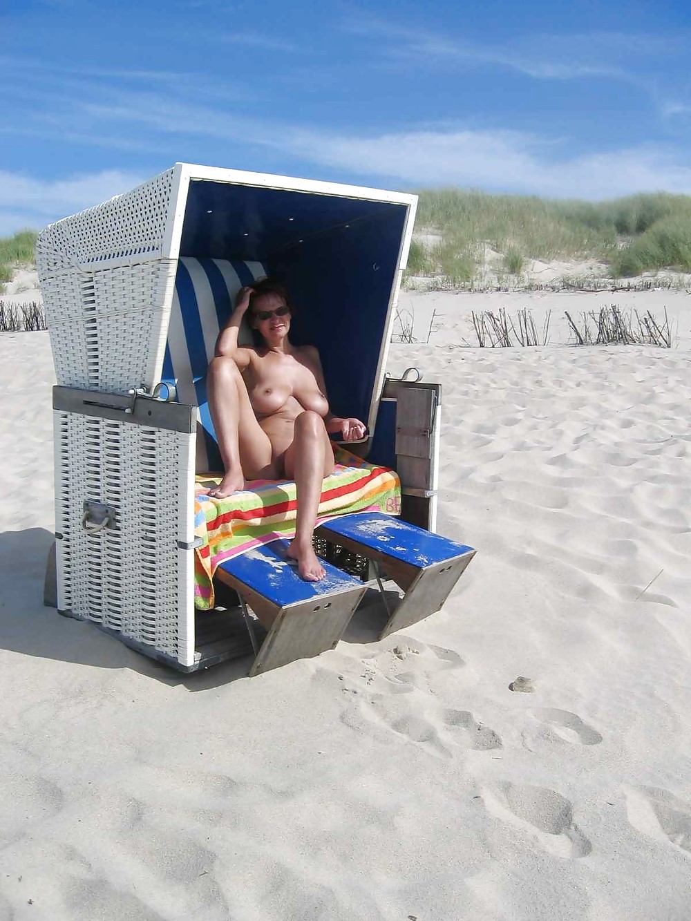 Sono un nudista sulla spiaggia
 #1948032