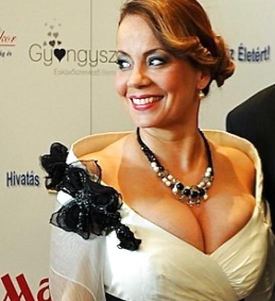 Ungarische MILF Berühmtheit - Sarah Csisztu 2 #16405042