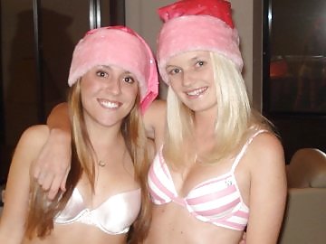 Chicas universitarias divirtiéndose
 #10439331
