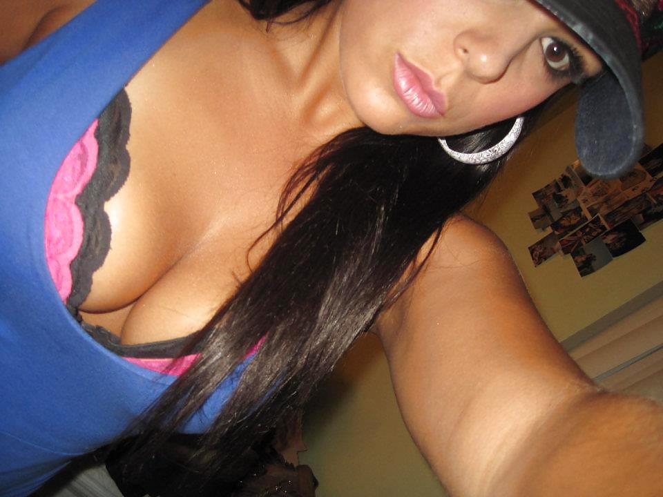 Chicas universitarias divirtiéndose
 #10439524
