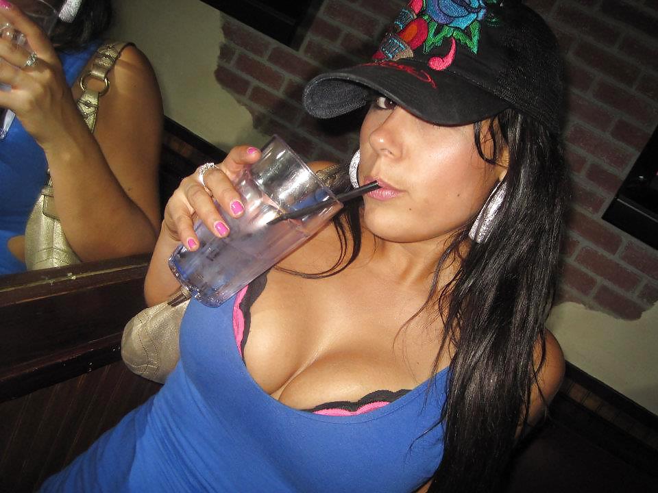 Chicas universitarias divirtiéndose
 #10439634