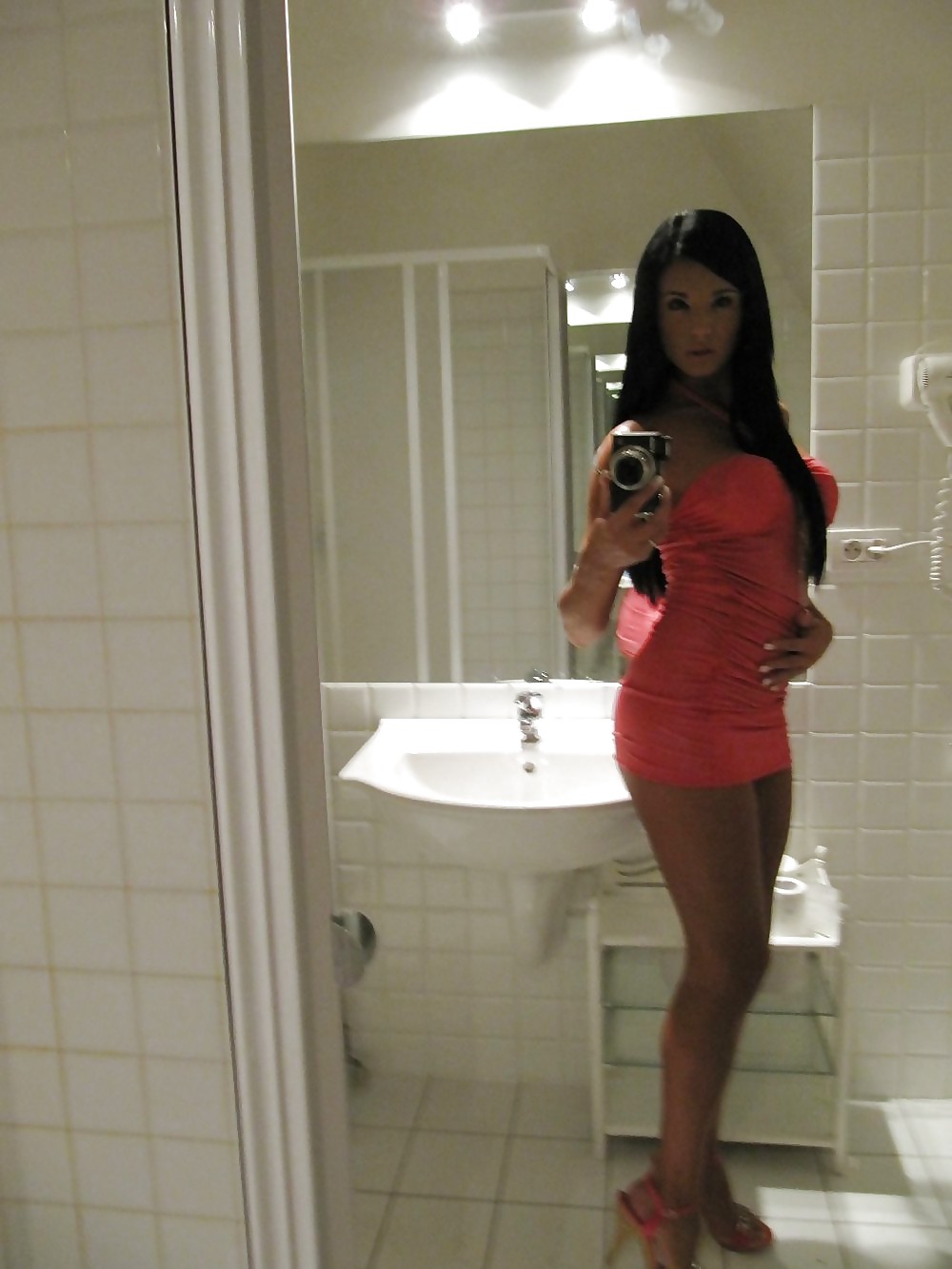 Sexy babe toma caliente selfshots
 #18895096