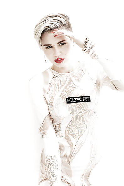 Miley cyrus superba
 #22052088