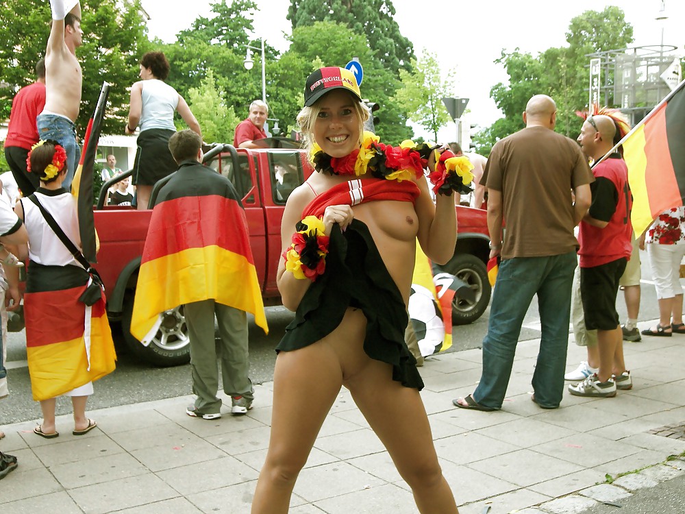 Public Viewing with Yvonne #11340340