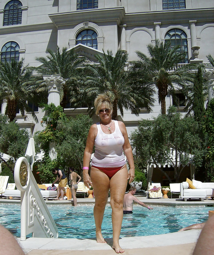 Mutter Am Pool #17724658
