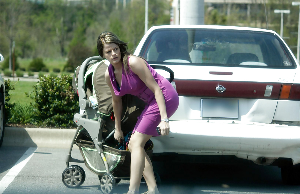 女性の乳首のラインを強調する女性
 #11998134