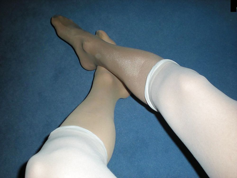 Crossdresser piedi cazzo gambe calze di nylon
 #6528395