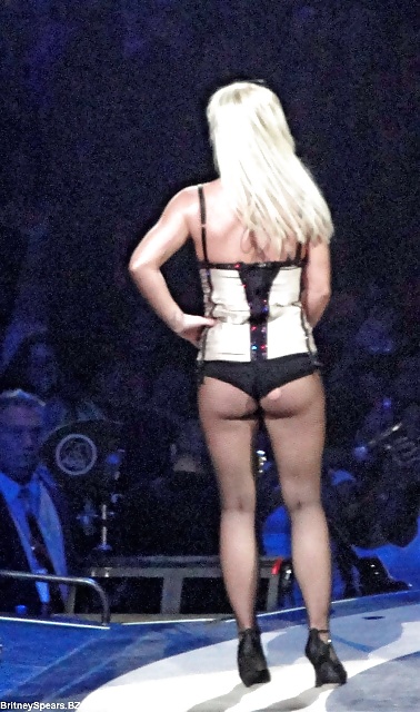 Britney Spears Upskirts Und Nip Rutscht #14538109