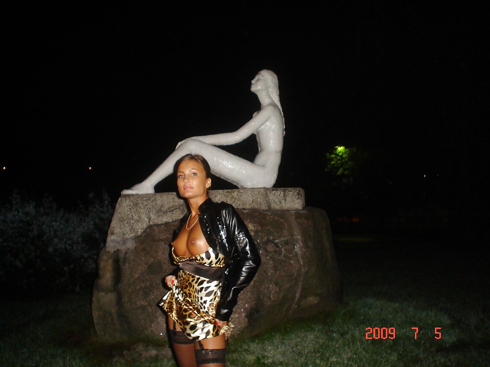 Les salopes ( flashing titties ) #9354332