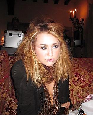 Miley cyrus
 #6404503