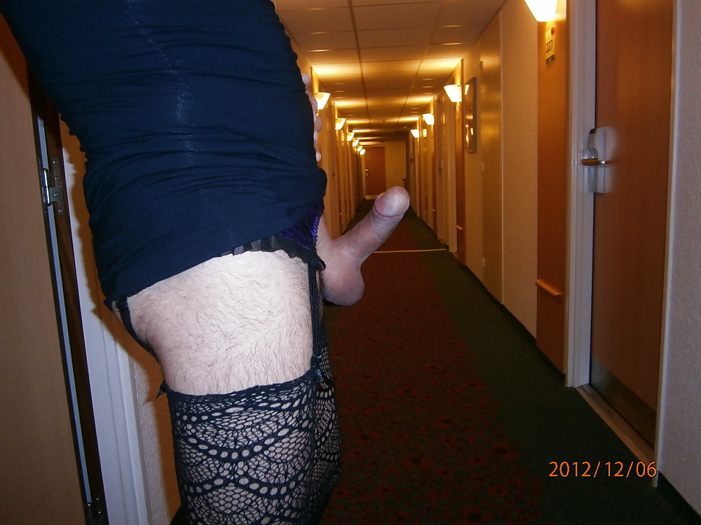 Public exhib hotel queue sexe cock flashing #14646518