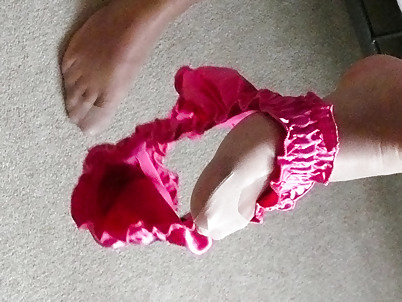 Sarahjaneukcd - calze di nylon lucide e mutandine rosa
 #1906203