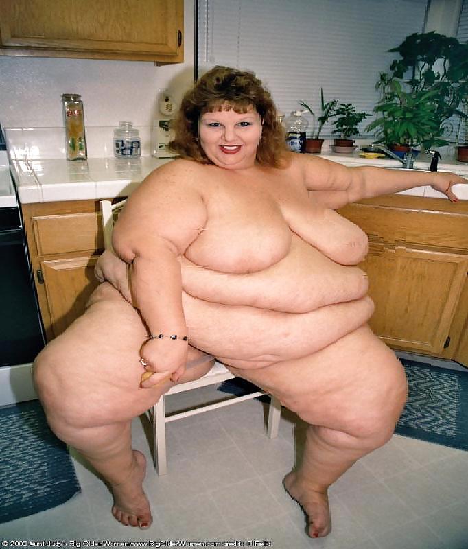 座っているホットbbws
 #15273242