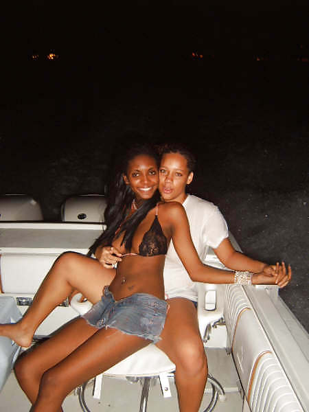 Lesbianas jamaicanas
 #9413376