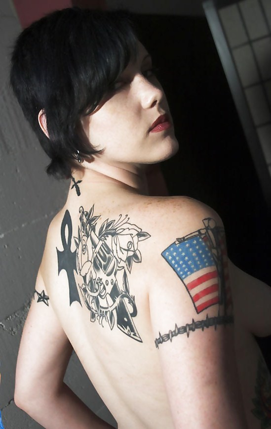 Punk emo tatuaje mujeres perforadas 2
 #9232939