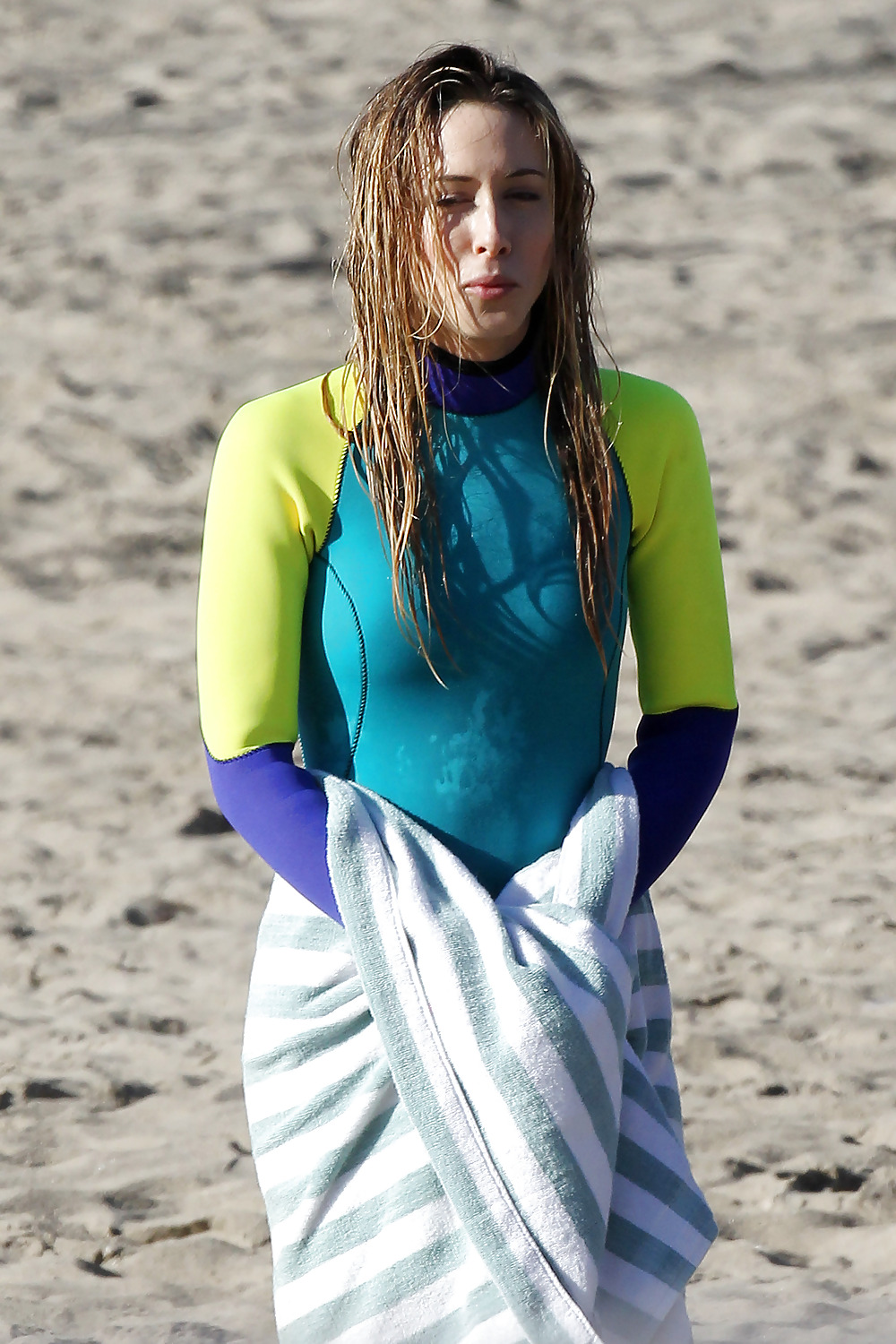 Gillian zinser che filma una scena di surf
 #4161426