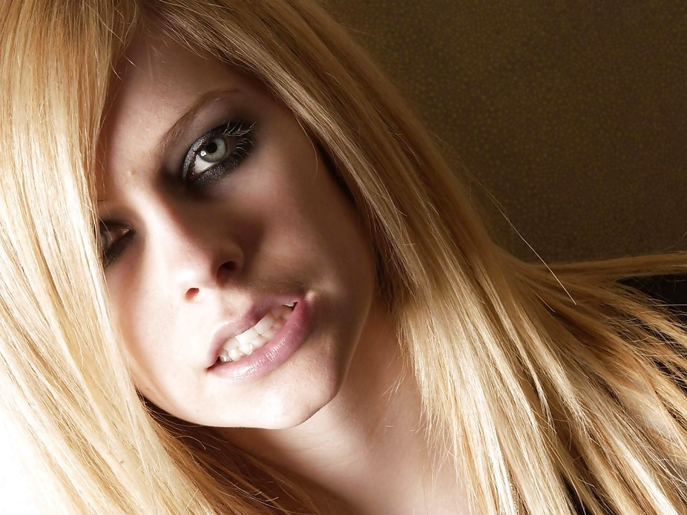 Avril Lavigne #17909411