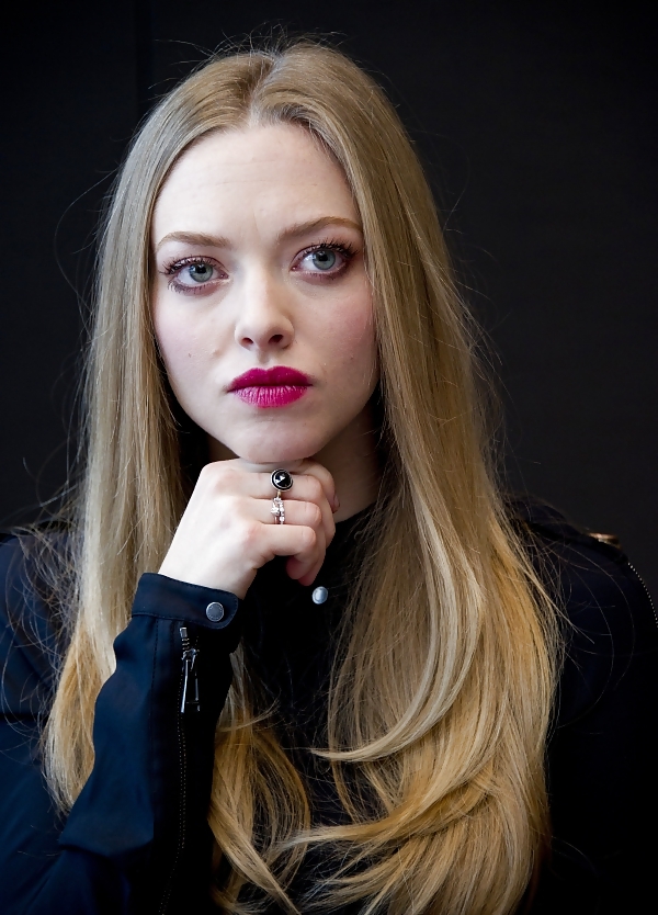 Amanda Seyfried Collection (With Nudes + Fakes) #13644411