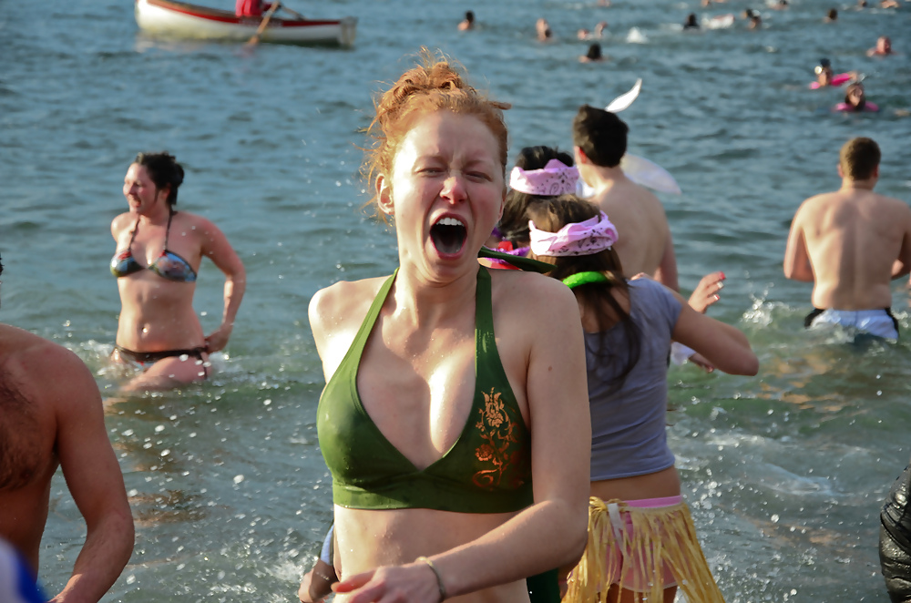 Nicht Nackte Mädchen Rund Um Das Wasser 3 #13269721