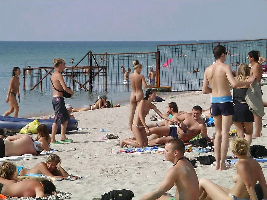 Divertimento nudo sulla spiaggia
 #2897057