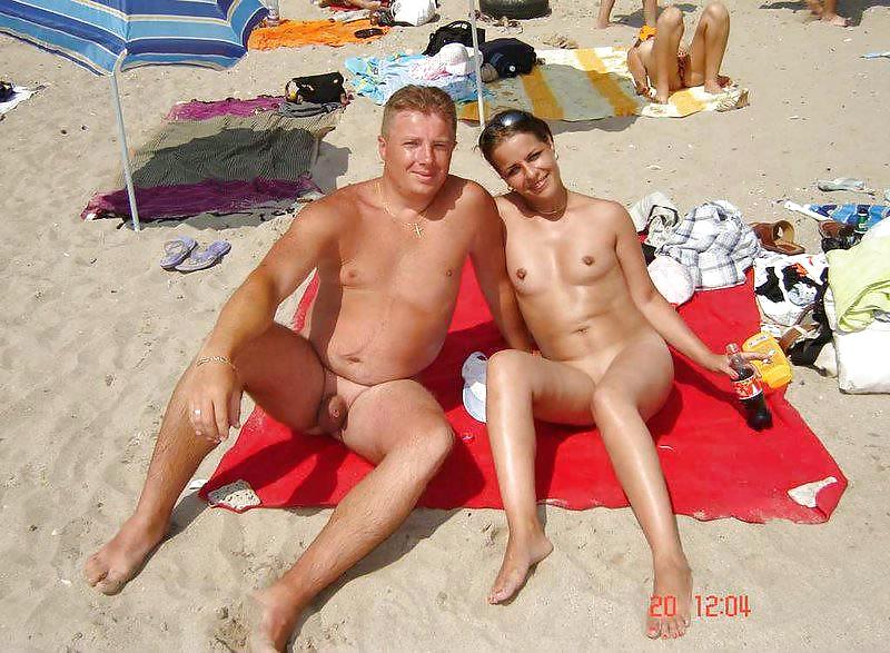 Divertimento nudo sulla spiaggia
 #2897240
