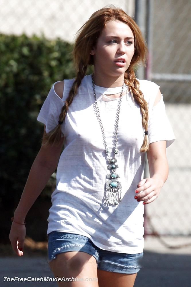 Miley Cyrus see thru & erect pokies #2628304