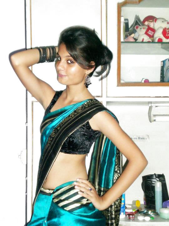 Ragazze indiane birichine in saree
 #15185722