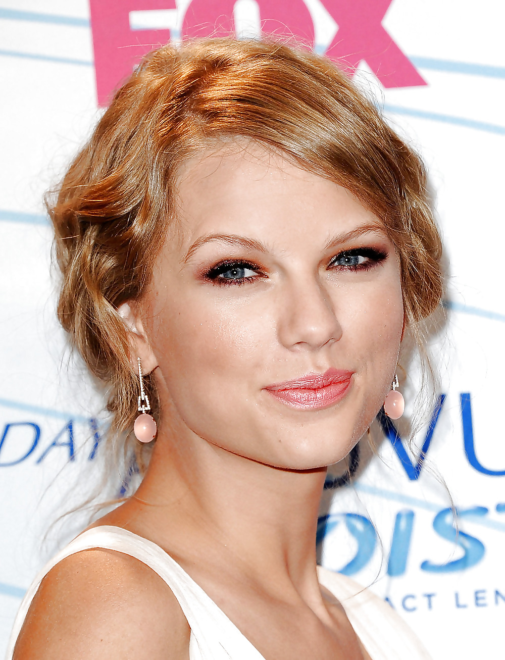 Taylor swift
 #19843477