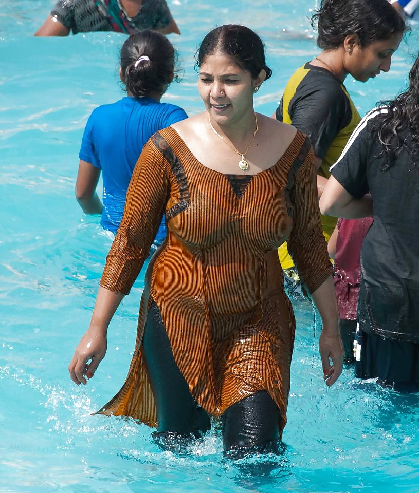 Indian ladies showing cleavage #8209838