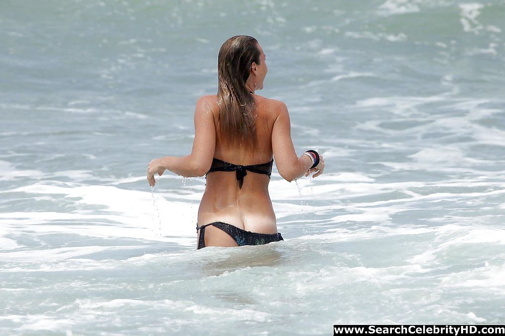 Ilary Blasi - Bikini Candids In Sabaudia #16664949