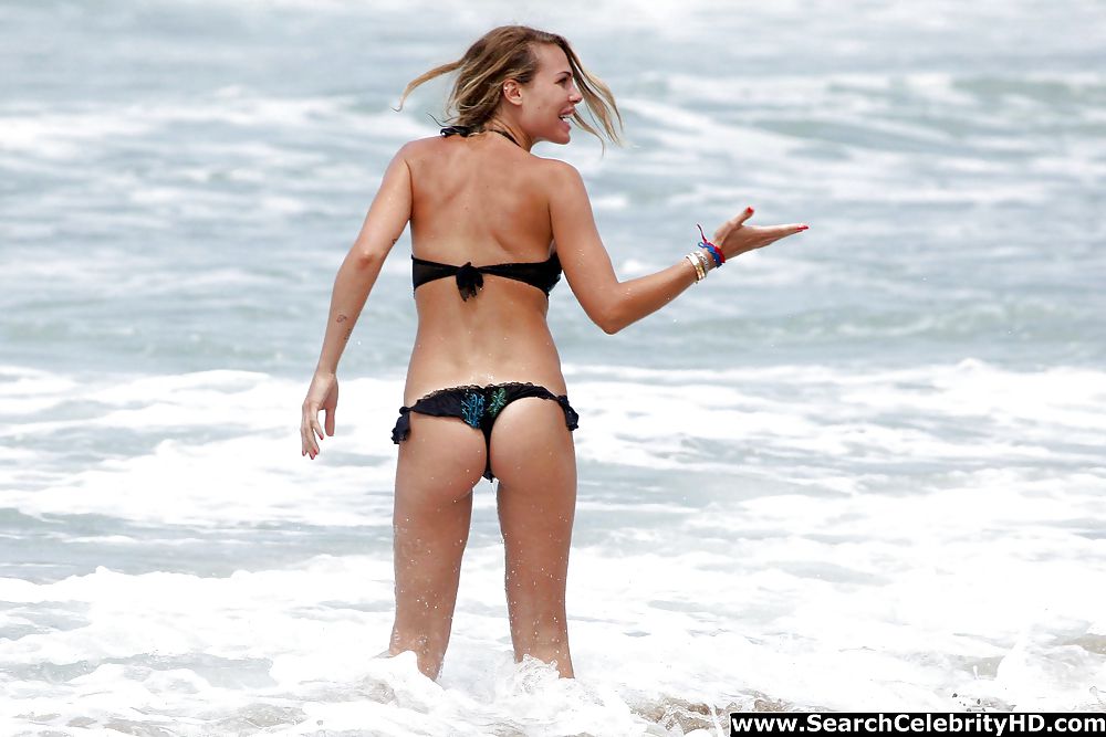 Ilary Blasi - Bikini Candids In Sabaudia #16664989