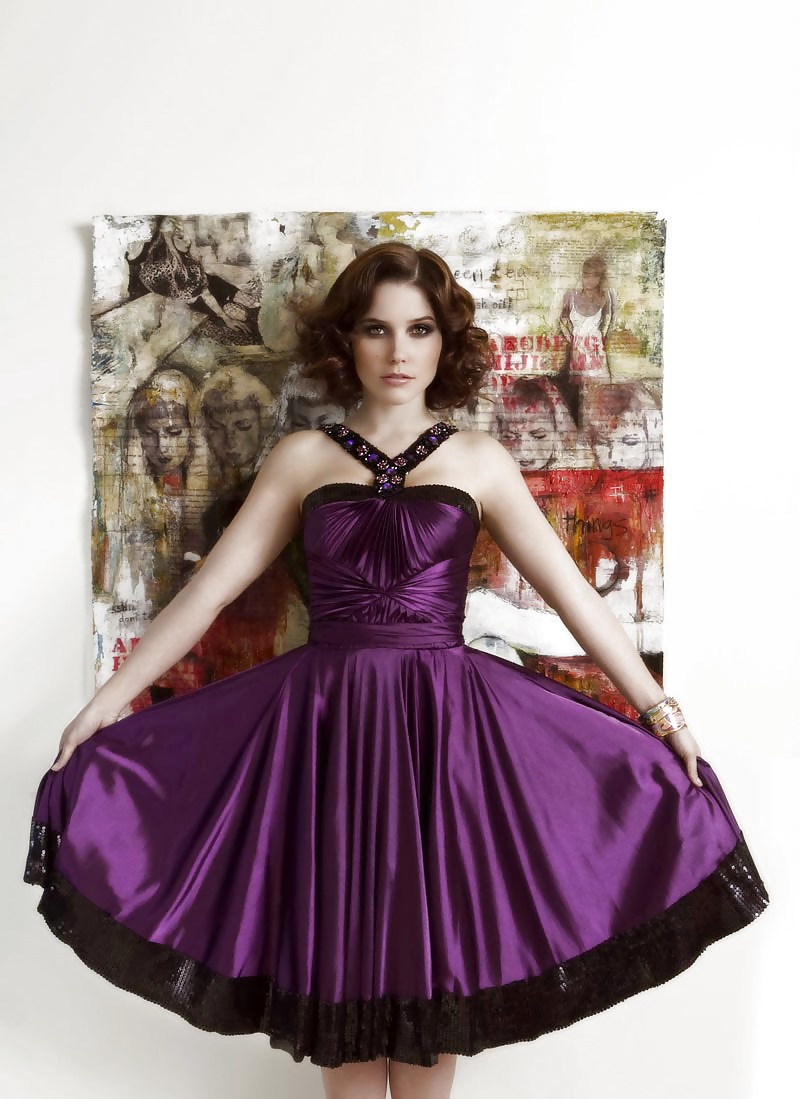 Sophia Bush - Robes De Satin Violet Et Bleu #22740952