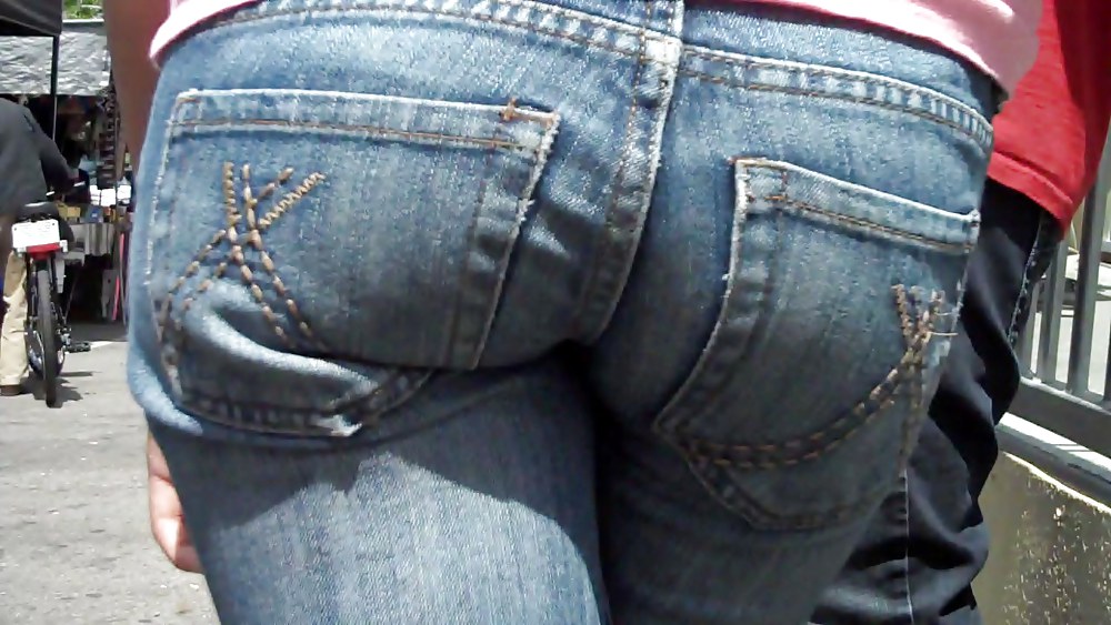 Culos son agradables en los pantalones vaqueros apretados culo 
 #3591097