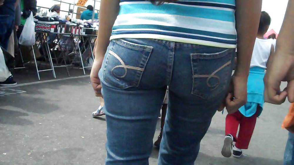 Culos son agradables en los pantalones vaqueros apretados culo 
 #3591190