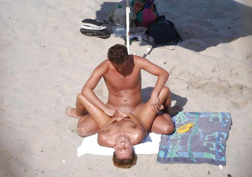 Mezcla de sexo en la playa 3
 #15878218
